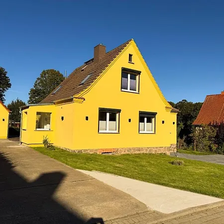 In With Swimming Pool * Penzlin