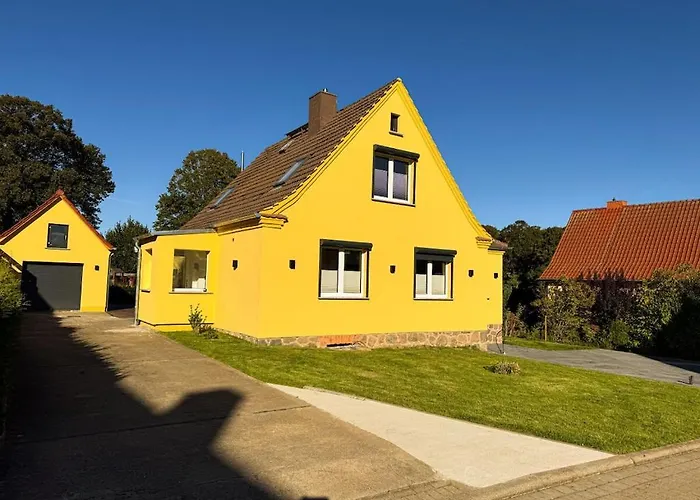 In With Swimming Pool * Penzlin